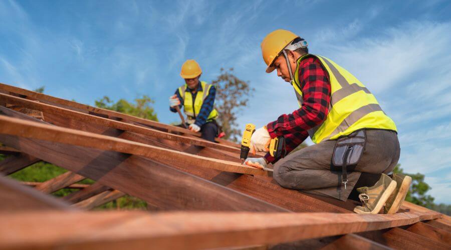 Professional gutter cleaning in Fruitland, IA